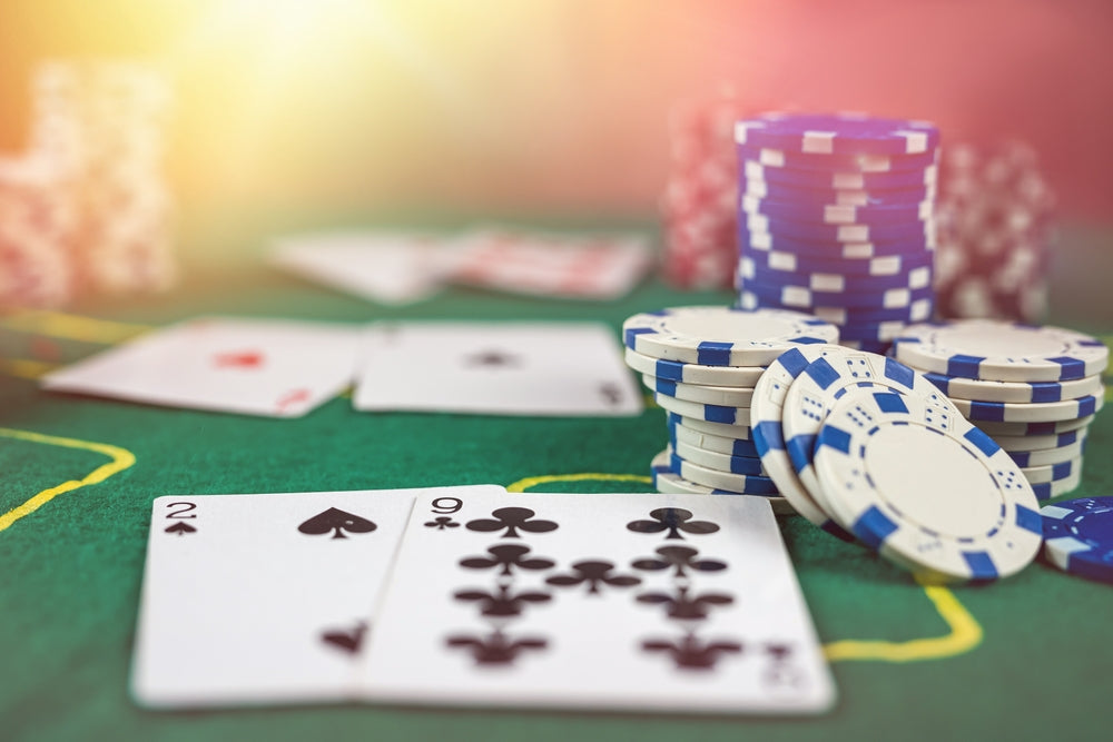 Poker Table Shapes and Strategy: How Table Shape Impacts Your Game